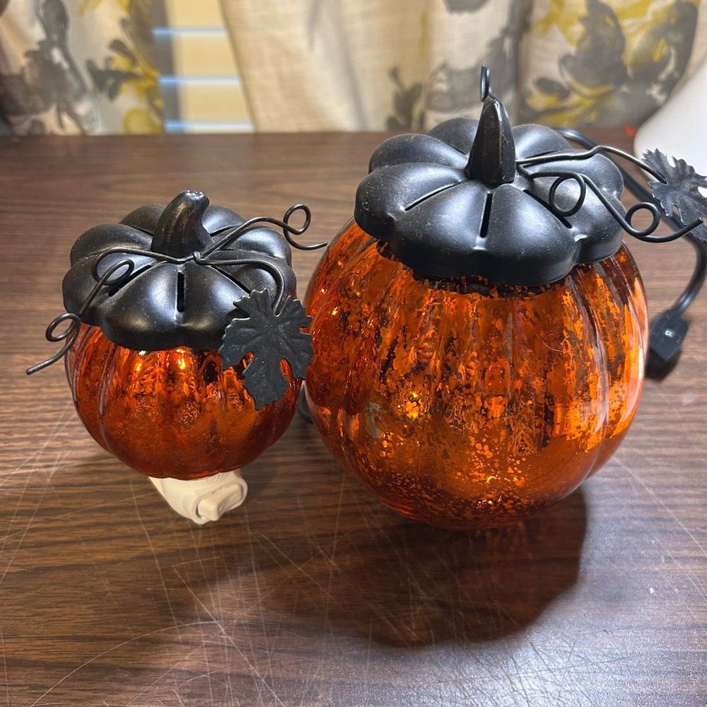 2 Glass Pumpkin Wax Warmers 1 Full Size 1 Nightlight Style